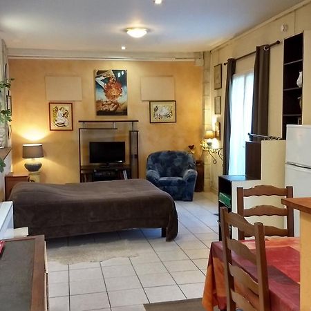 Logement Tranquille Et Frais Proche Gare Au Rdc Saumur Bagian luar foto