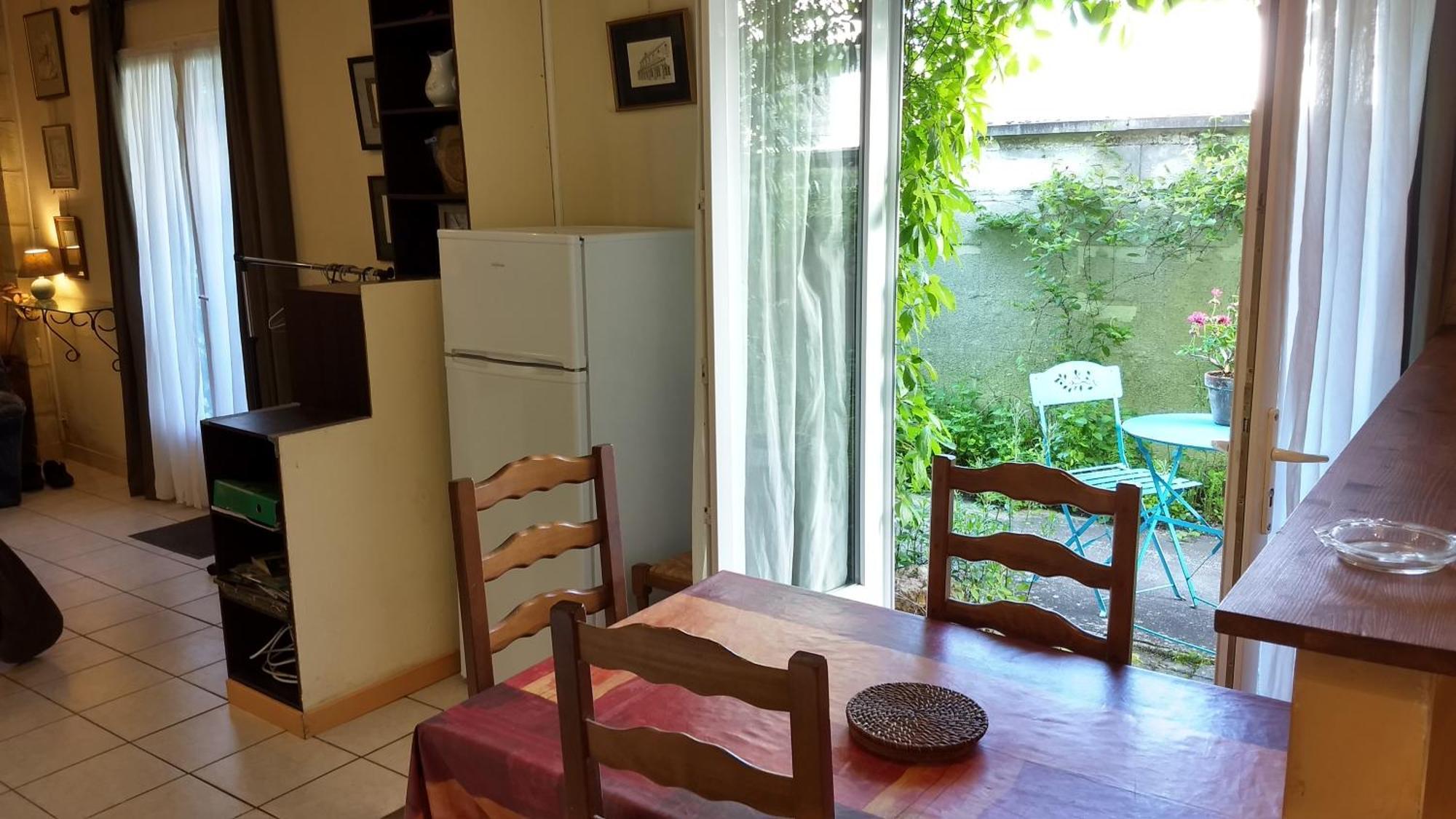 Logement Tranquille Et Frais Proche Gare Au Rdc Saumur Bagian luar foto