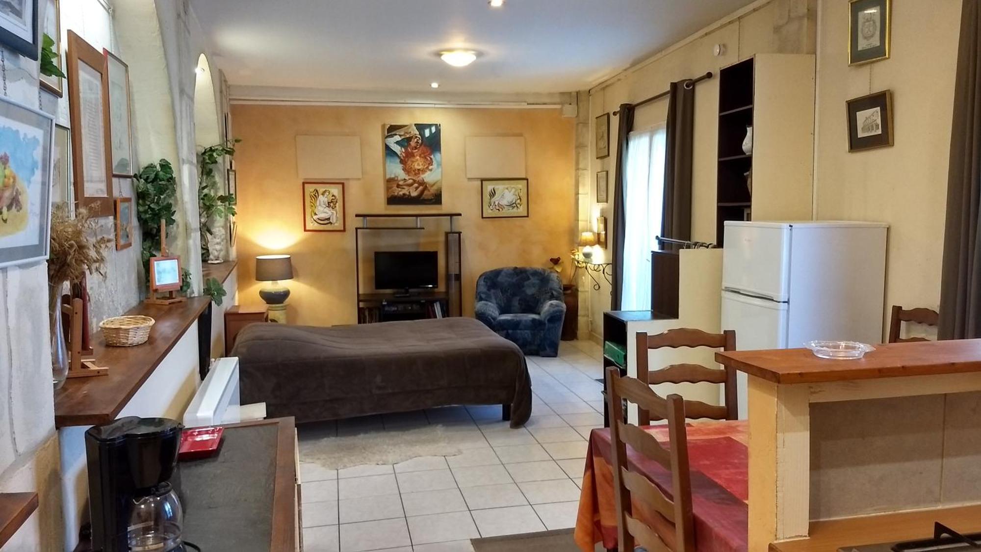 Logement Tranquille Et Frais Proche Gare Au Rdc Saumur Bagian luar foto